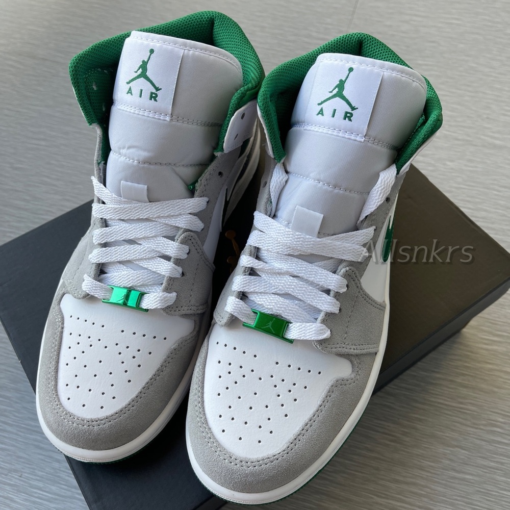 💚🤍Air Jordan 1 Mid Pine Green Smoke Grey🤍💚 - Picture 3 of 5